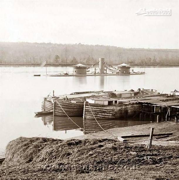 Navi da guerra USS Onondaga 1863 monitor in navigazione lungo il